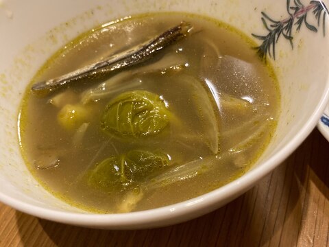 もち麦と芽キャベツのカレー風味スープ